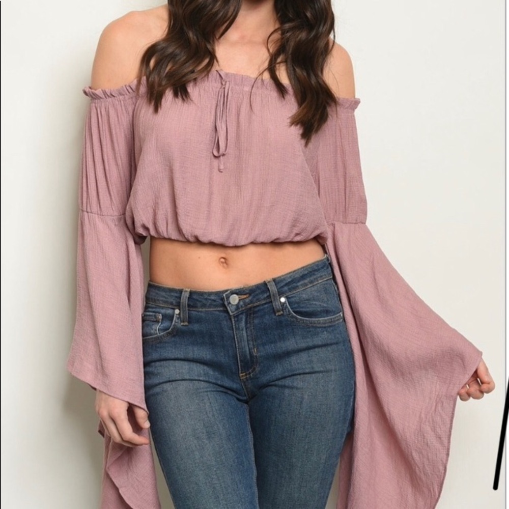 BOUTIQUE OFF THE SHOULDER I CROP